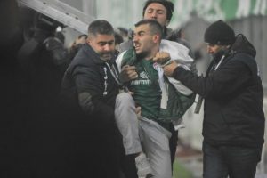 Volkan Demirel'e tepki gösteren Bursaspor taraftarı gözaltında!