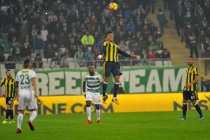 Bursaspor'da sakatlanan Ekoko ma&ccedil;ı tamamlayamadı