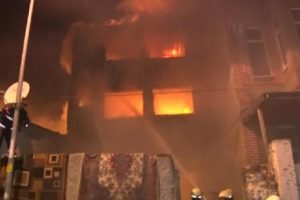 2 katlı metruk bina alev alev yandı