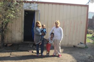 Bursa'da 7 kişilik aile barakada hayatta kalma m&uuml;cadelesi veriyor
