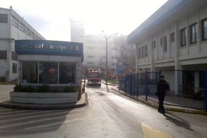 Elyaf fabrikasında &ccedil;ıkan yangın b&uuml;y&uuml;meden s&ouml;nd&uuml;r&uuml;ld&uuml;