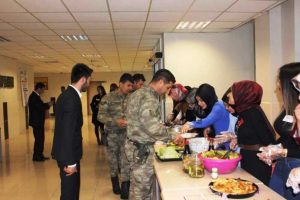 Bing&ouml;l'de k&ouml;y okulları i&ccedil;in kermes