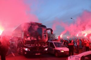 Beşiktaş kafilesine coşkulu karşılama