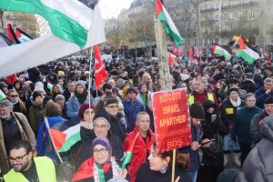 Paris'te Kud&uuml;s protestosu