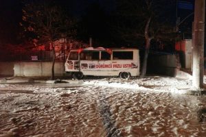 Yeraltından &ccedil;ıkan dumanlar itfaiyeyi alarma ge&ccedil;irdi