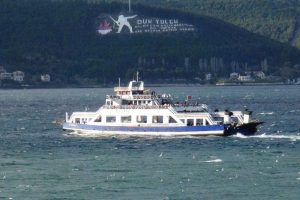 G&ouml;k&ccedil;eada'da feribot seferlerine fırtına engeli