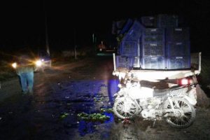 Kamyonete &ccedil;arpan motosikletli hayatını kaybetti