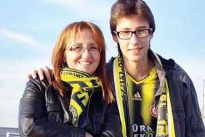 Acılı anneden 1 yıl sonra y&uuml;rek yakan s&ouml;zler: Ben o g&uuml;n &ouml;ld&uuml;m