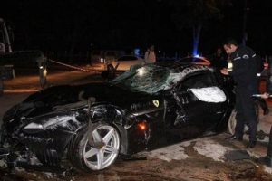 Burak Yılmaz'ın takla attığı aracın kimin olduğu ortaya &ccedil;ıktı