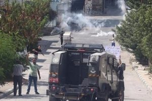 İsrail ordusuna ait askeri ara&ccedil; &ccedil;ocuğa &ccedil;arptı