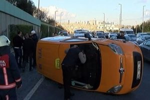 Trafik fel&ccedil; oldu! Ekipler olay yerinde