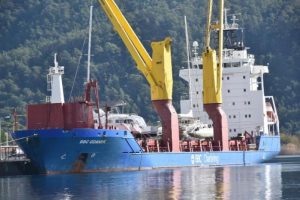 L&uuml;ks yatlar, Marmaris'ten kargo gemileriyle g&ouml;nderiliyor