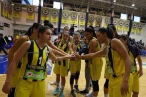 Fenerbah&ccedil;e evinde &Ccedil;ukurova'yı mağlup etti