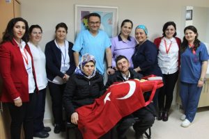 15 yıl sonra gelen mutluluğu bayrağa sardılar
