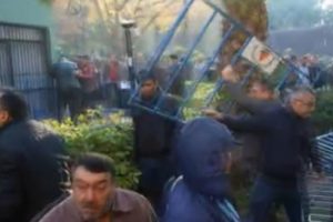 Antalya'da demir bariyerler havada u&ccedil;tu!