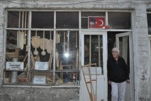 Yarım asırdır ahşaba şekil veriyor