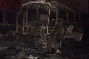 Otob&uuml;s alev alev yandı