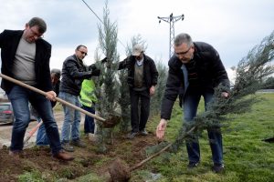 Bursa Karacabey'de 2 bin fidan toprakla buluştu