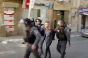 Batı Şeria'da 12 Filistinli g&ouml;zaltına alındı
