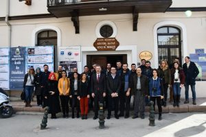 Bursa İneg&ouml;ll&uuml; fotoğraf sanat&ccedil;ılarına sokak fotoğraf&ccedil;ılığı anlatıldı