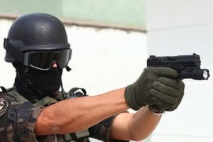 &Ouml;zel harekat polisi bara alınmayınca kurşun yağdırdı!
