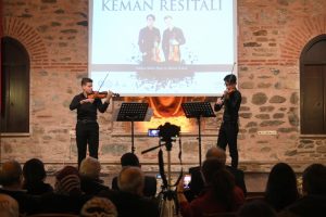 Bursa'da gen&ccedil; keman sanat&ccedil;ılarından muhteşem resital
