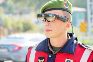 Jandarmada yeni d&ouml;nem! İnsan y&uuml;z&uuml;n&uuml; tanıyor, plaka sorguluyor