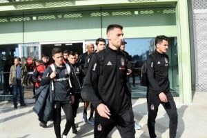Beşiktaş İzmir'e geldi