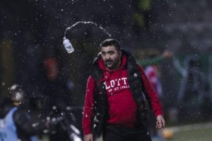 &Uuml;mit &Ouml;zat'tan F.Bah&ccedil;e'nin yıldızına kanca