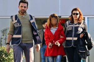 Erkek kılığına girip kapka&ccedil; yapmışlar