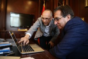 Bursa Valisi İzzettin K&uuml;&ccedil;&uuml;k "Yılın Fotoğrafları" oylamasına katıldı