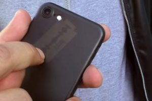 Telefonun i&ccedil;ine jilet koyup test ettiler!