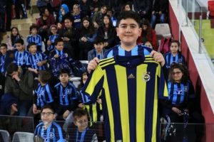 Şehidin oğluna verdiği s&ouml;z&uuml; meslektaşları tuttu