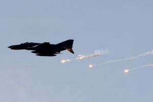 İsrail şafakta Gazze'yi bombaladı
