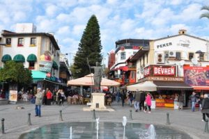 Turizm başkentinde yılbaşı s&uuml;slemesi tepkisi!