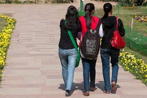 Hindistan'da 'Evlenmek isteyenler kot pantolon giymesin' skandalı