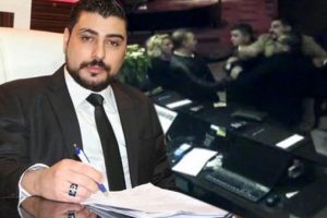 &Uuml;nl&uuml; oyuncu ve eşine saldırmıştı! Kendini b&ouml;yle savundu