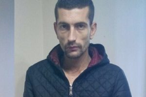 Bursa'da g&uuml;venlik kamerasını fark eden hırsız emekleyerek ka&ccedil;tı
