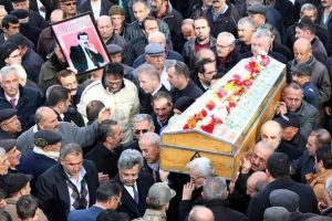 Halk ozanı Kızıltuğ son yolculuğuna uğurlandı