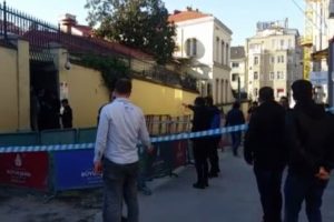 Bir ş&uuml;pheli paket de Fransız Konsolosluğuna!