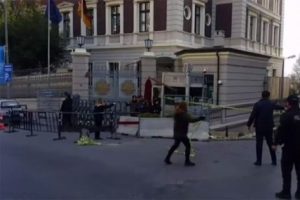 Konsolosluklardaki ş&uuml;pheli paketlerden lokum &ccedil;ıktı