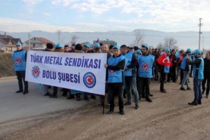 Beyaz eşya fabrikası iş&ccedil;ilerinden y&uuml;r&uuml;y&uuml;şl&uuml; zam protestosu