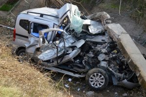&Ccedil;ocuk s&uuml;r&uuml;c&uuml; kaza yaptı: 2 &ouml;l&uuml;