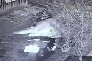 Bir gecede iki ayrı sokaktan 2 motosiklet &ccedil;alındı