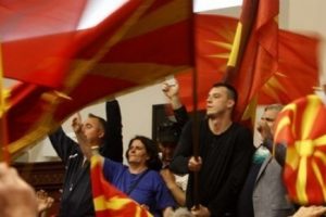 Makedonya ismini değiştiriyor!