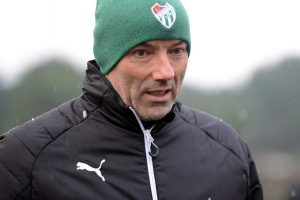 Bursaspor Teknik Direkt&ouml;r&uuml; Paul Le Guen hastaneye kaldırıldı