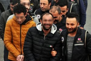 Bodrum'da g&ouml;&ccedil;men ka&ccedil;ak&ccedil;ılığından 14 kişi adliyede