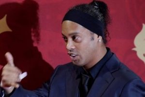 Ronaldinho da siyasete giriyor