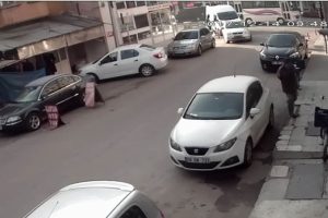 &Ccedil;aldıkları parayı harcayan hırsızlar kamerada