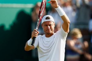 Hewitt, kortlara geri d&ouml;n&uuml;yor